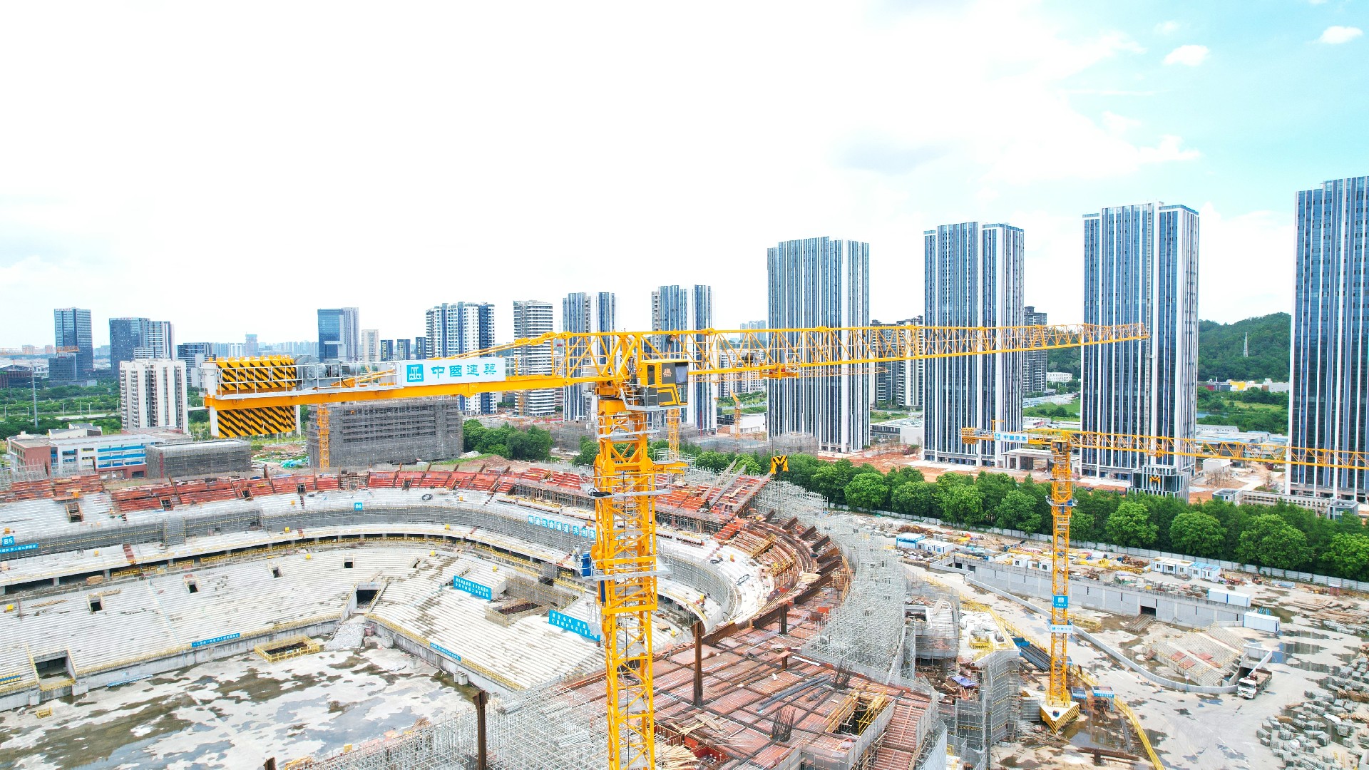 全國最大足球場！JHT7027塔機助建灣區新地標
